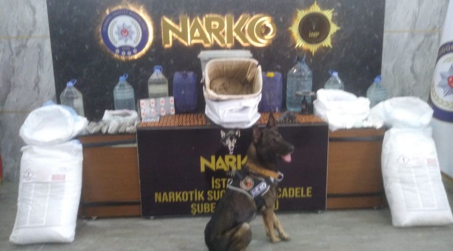 �stanbul'da narkotik polisinde sokak sat�c�lar�na operasyon