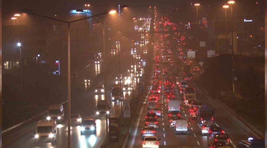 �stanbul'da sis trafi�i vurdu