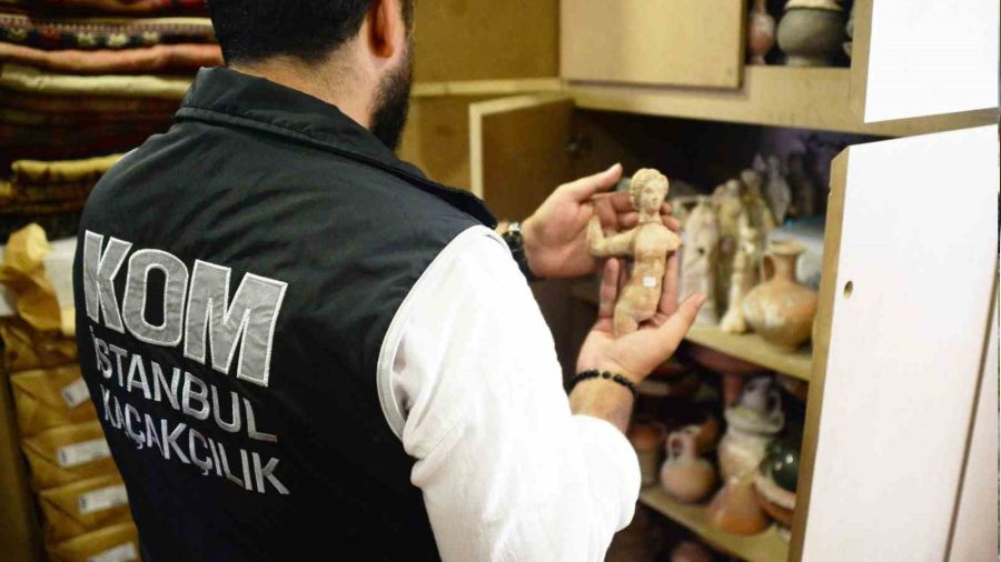 �stanbul'da tarihi eser operasyonu: 7 bin 364 eser ele ge�irildi