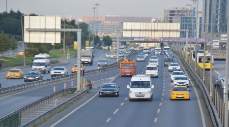 stanbulda yollar da dolu duraklar da