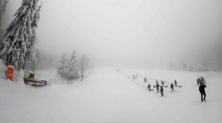 �stanbul'un yan� ba��nda 1 metre kar var