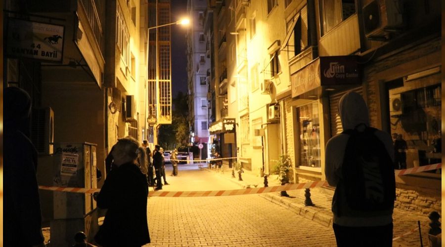 İzmir'de 4 katlı binada çatlaklar meydana geldi