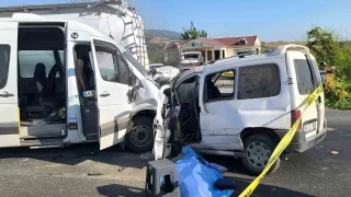 zmir'de feci kaza: 1 l, 13 yaral