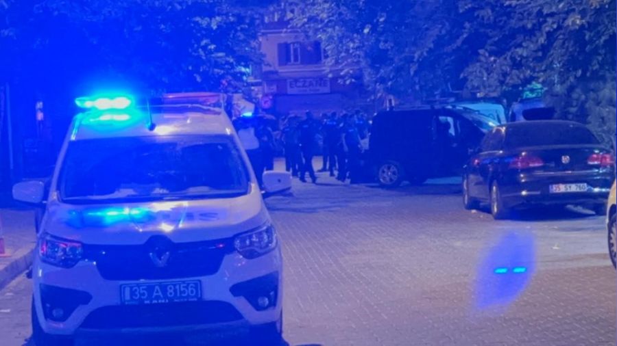 �zmir'de karakol �n�nde silahl� kavga: 1 a��r yaral�