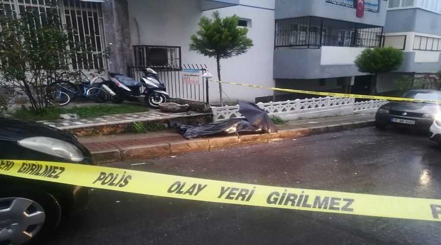 İzmir'de sokak ortasında ceset bulundu