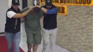 İzmir'de yaşlı çift evlerinde ölü bulundu: Katil, üvey oğlu