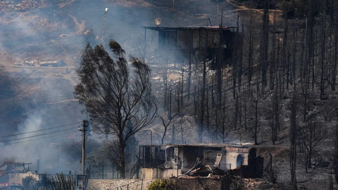 �zmir�deki orman yang�n� yerle�im yerlerine s��rad�