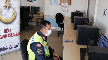 Jandarmadan EBA üzerinde öğrencilere trafik eğitimi