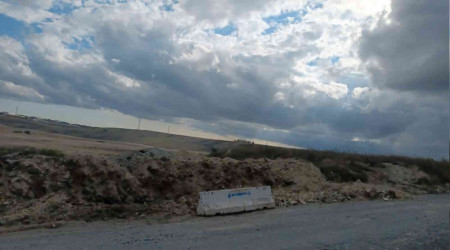 Kaçak döküm alanına beton bloklarla önlem alındı