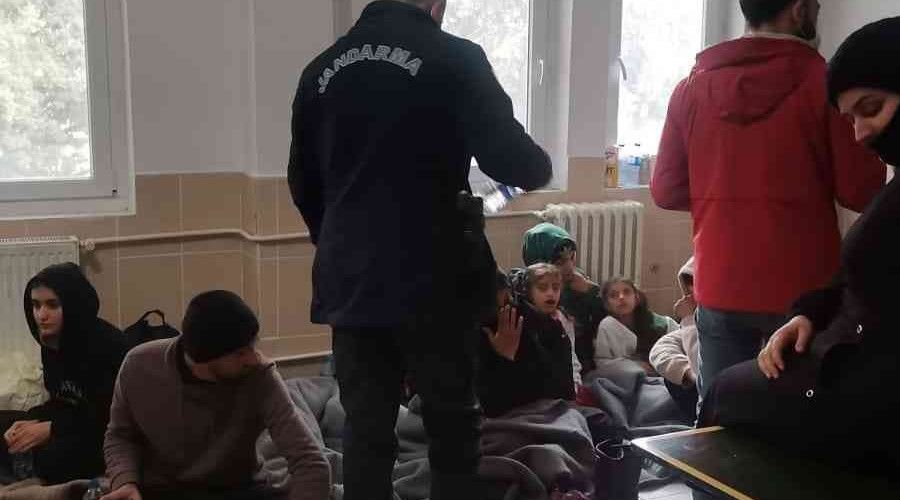 Ka�ak g��menler, dorsenin i�erisinde yakaland�