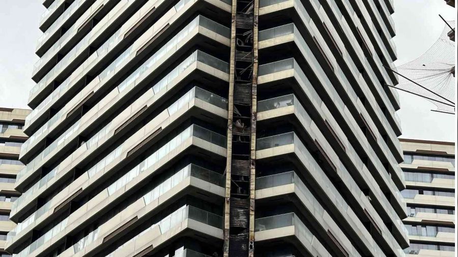 Kadıköy'de alevlere teslim olan rezidansta oluşan hasar gün aydınlanınca ortaya çıktı