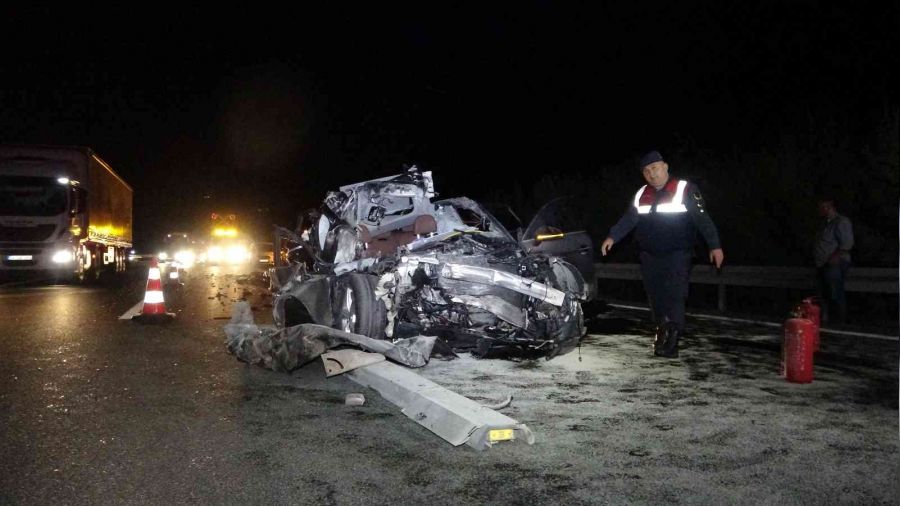 Kamyona arkadan �arpt�, hurdaya d�nd�