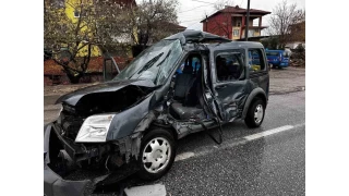 Kamyonun arpt ara 50 metre savruldu: 1 l