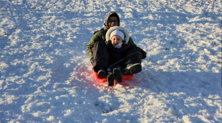 Kar keyfi için 2 bin rakımlı zirveye çıktılar
