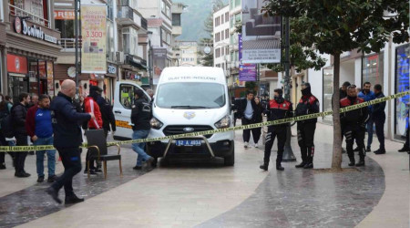 Kar maskeli 2 kişiden silahlı saldırı: 2 yaralı