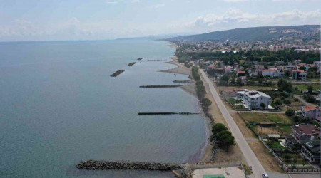 Karadeniz Samsun sahillerini yutuyor