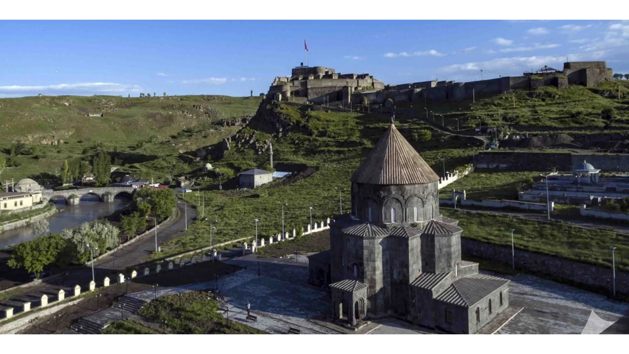 Kars Kümbet Camii: Bin yıllık tarihin taşlara yansıyan hikayesi