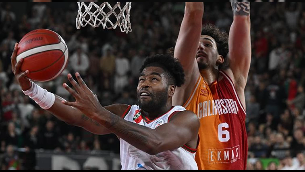 Kar��yaka'dan Aslan'a 22 say� fark 