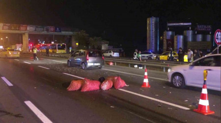 Kartal'da motosiklet kamyonete arkadan çarptı