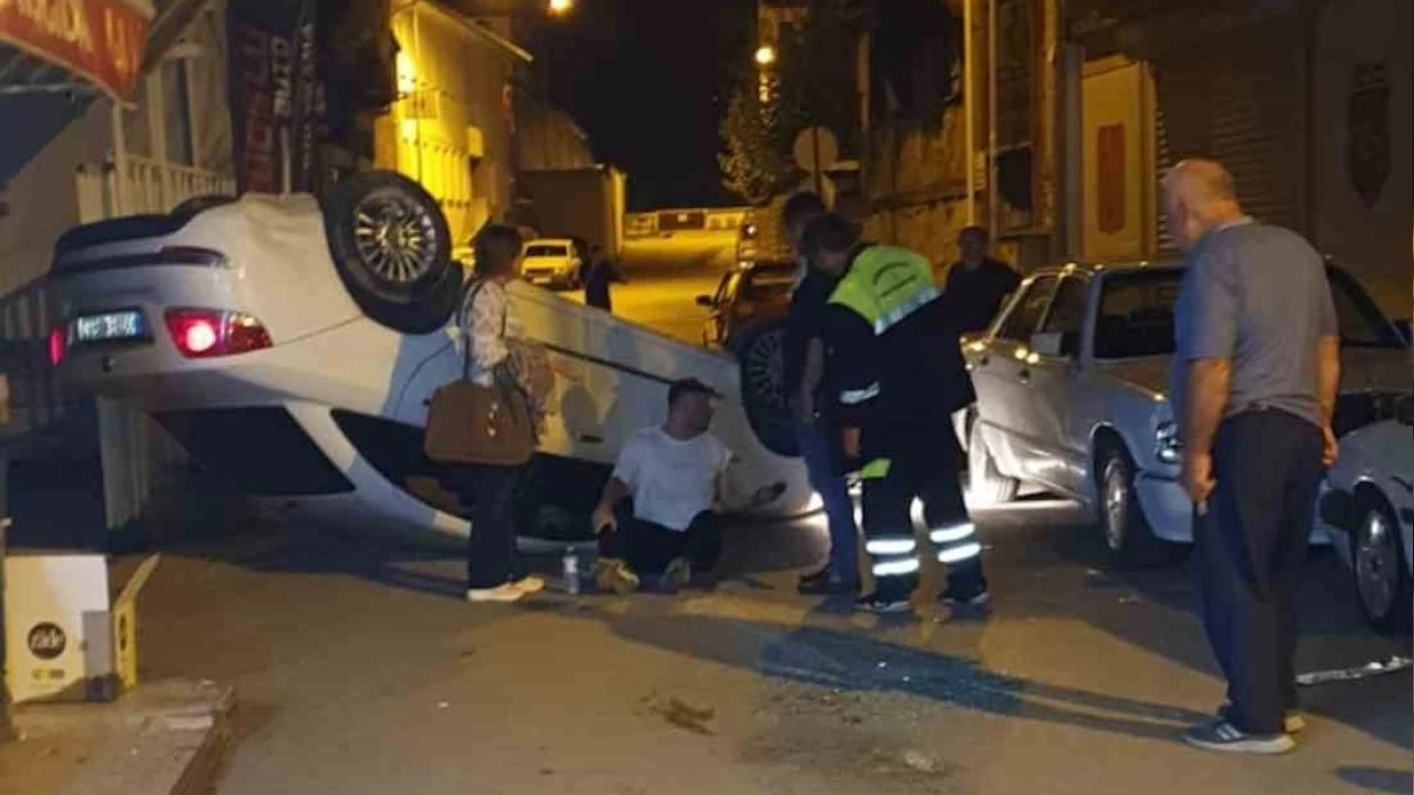 Kastamonu'da iki otomobil �arp��t�: 2'si futbolcu 5 yaral�