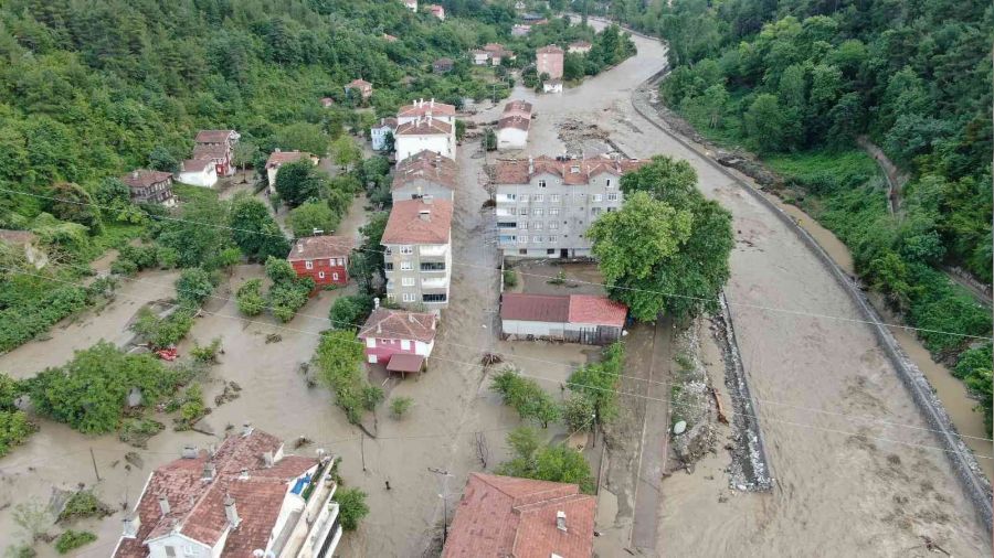 Kastamonu'da selin yıktığı köy görüntülendi