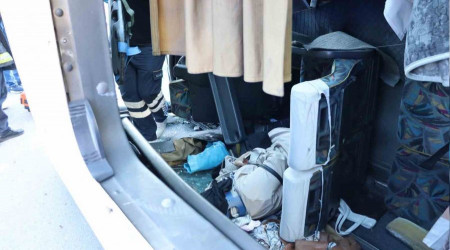 Kayseri'de tır, işçi servisine çarptı: 33 yaralı