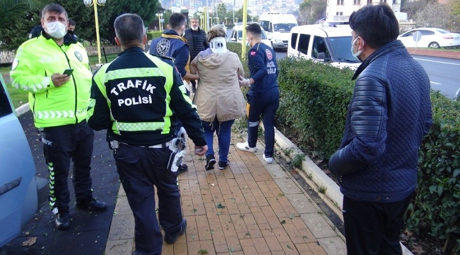 Kaza yapan eşini bırakıp aracın derdine düştü