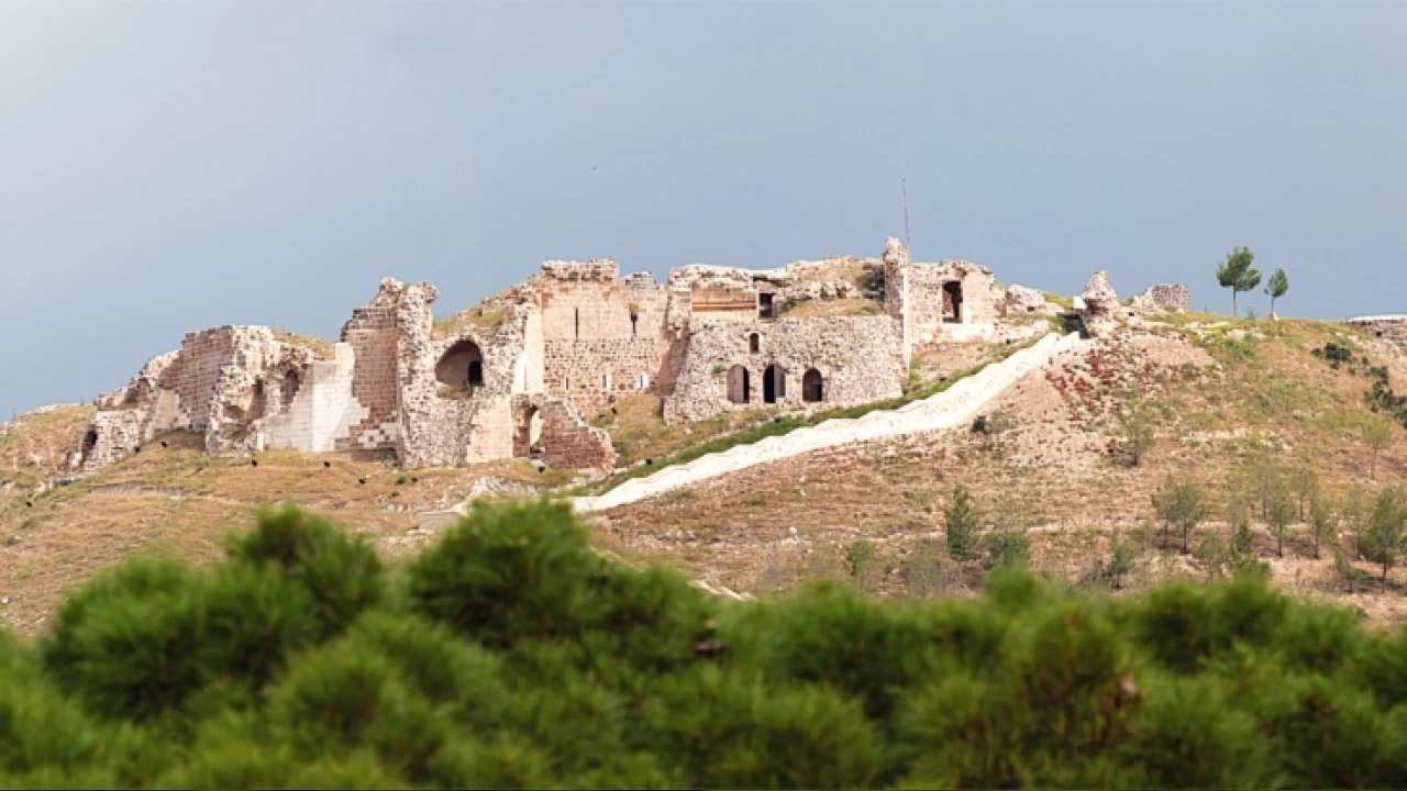 Kilis Ravanda Kalesi: Tarihin izlerini ta��yan bir kale