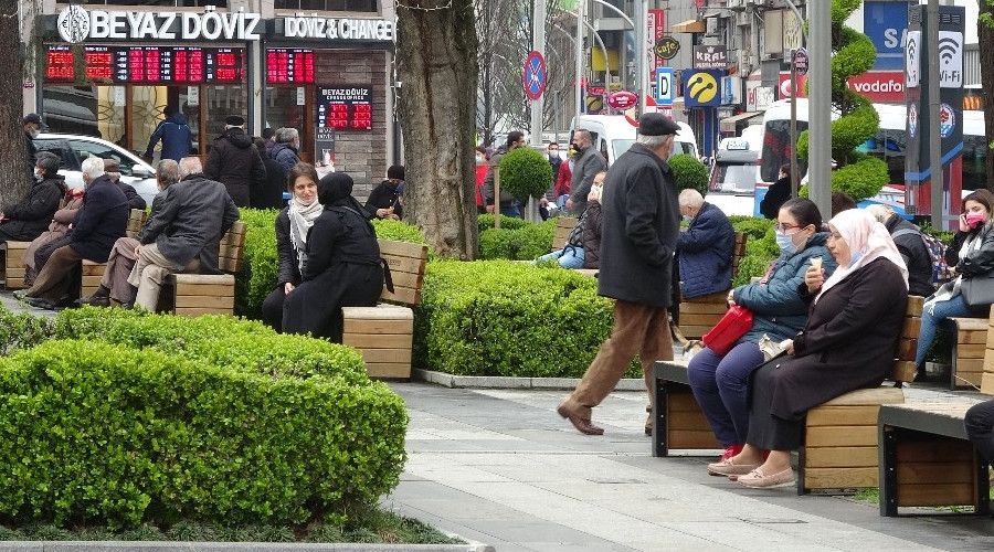 KırmızıTrabzon'da park ve bahçeler boş kalmıyor