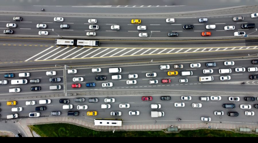 Kısıtlamasız ilk cumartesi trafik yoğun