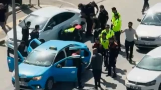 Kız arkadaşıyla taksiciyi rehin alıp, polisle çatıştılar