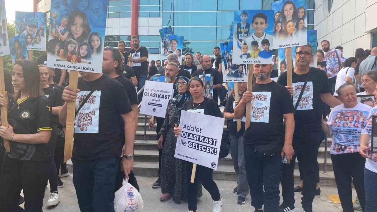 KKTC Ba�bakan� �stel, �sias Otel Davas�'nda san�k avukat� ile tart��t�