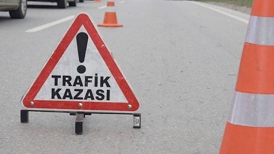 Kocaeli'de işçi servisi ile taksi çarpıştı: 13 kişi yaralandı