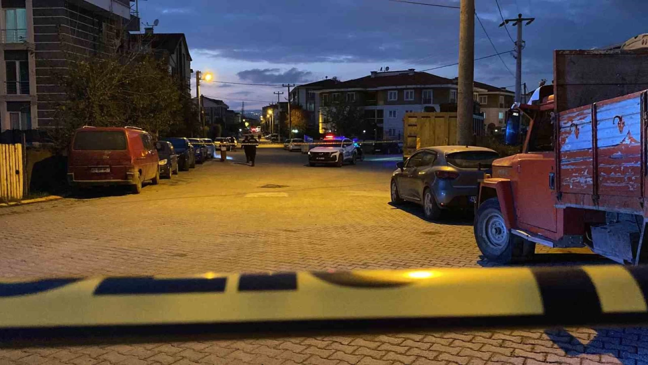 Kocaeli'nde gen�lerin kavgas� kanl� bitti: 1'i a��r 2 yaral�