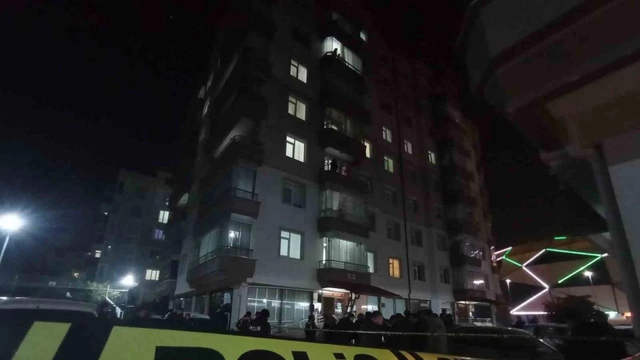 Konya'da 4 ki�ilik aile evde �l� bulundu