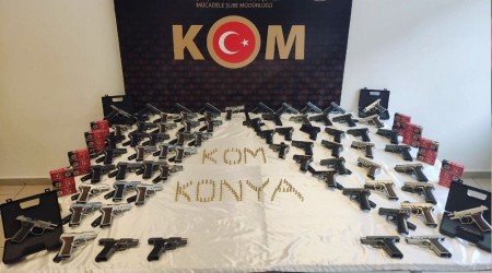 Konya'da araçtan 73 adet tabanca çıktı