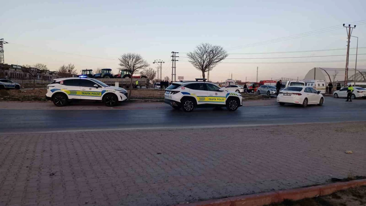 Konya'da t�r polis arac�na �arpt�: 1 �ehit, 2 yaral�