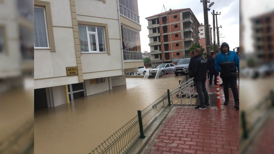 Konya’da sağanak, su baskınlarına neden oldu