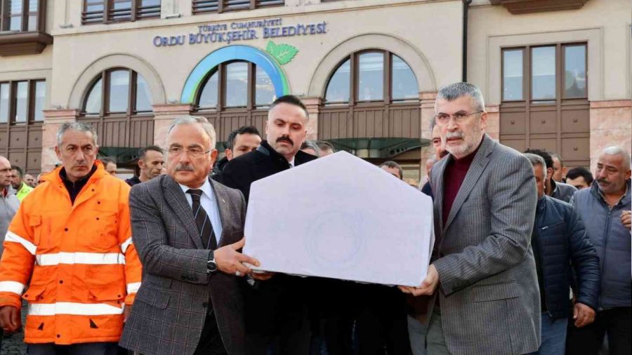 K�pek sald�r�s� sonucu hayat�n� kaybeden temizlik i��isi topra�a verildi