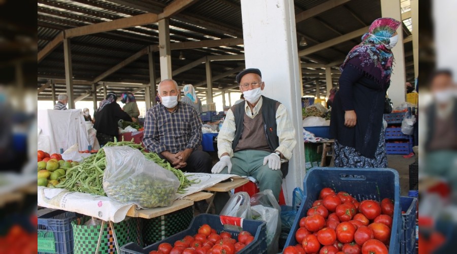 Korona g�lgesinde 65 ya� ve �zerinin sabah�n ilk ���klar�yla 'pazar mesaisi'