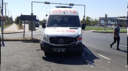 Korona virüs vakası taşıyan ambulans kaza yaptı