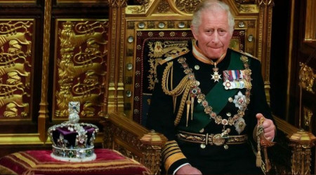 Kral Charles tahta oturdu