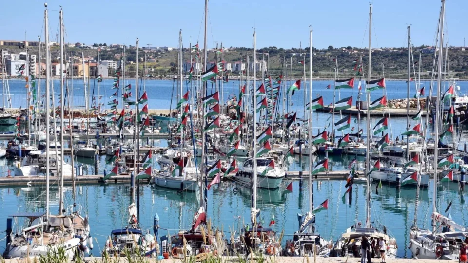K�resel Sumud Filosu, 21 teknesiyle irtibat�n koptu�unu a��klad�