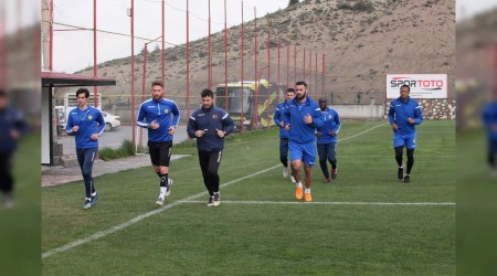 "Linnes kendini yere att"