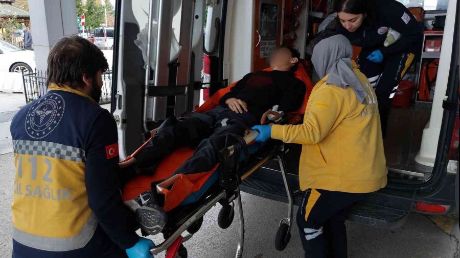 Lise ��rencisi okulda kendini b��akla yaralad�