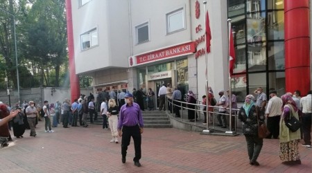 Maaş kuyruğu korona dinlemedi