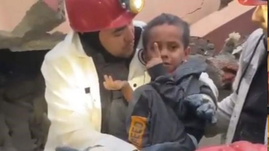 Madenciler enkazdan anne-baba ve 2 �ocu�unu kurtard�