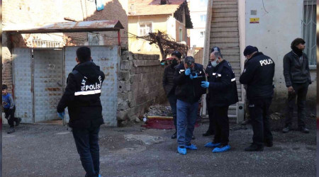 Mamadan zehirlenen 3 bebekten 2'si öldü
