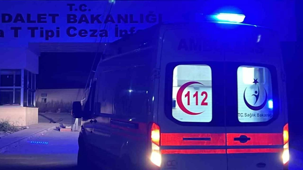 Manisa T Tipi Cezaevinde mahkum kendini yaktı: 1 kişi ağır yaralandı, 4 kişi dumandan etkilendi