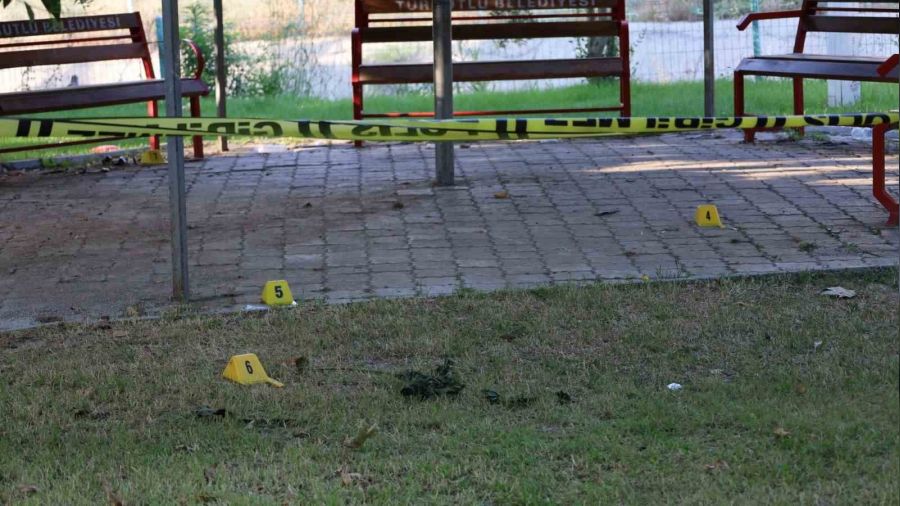 Manisa'da bir şahıs önce eski eşini sonra kendini vurdu